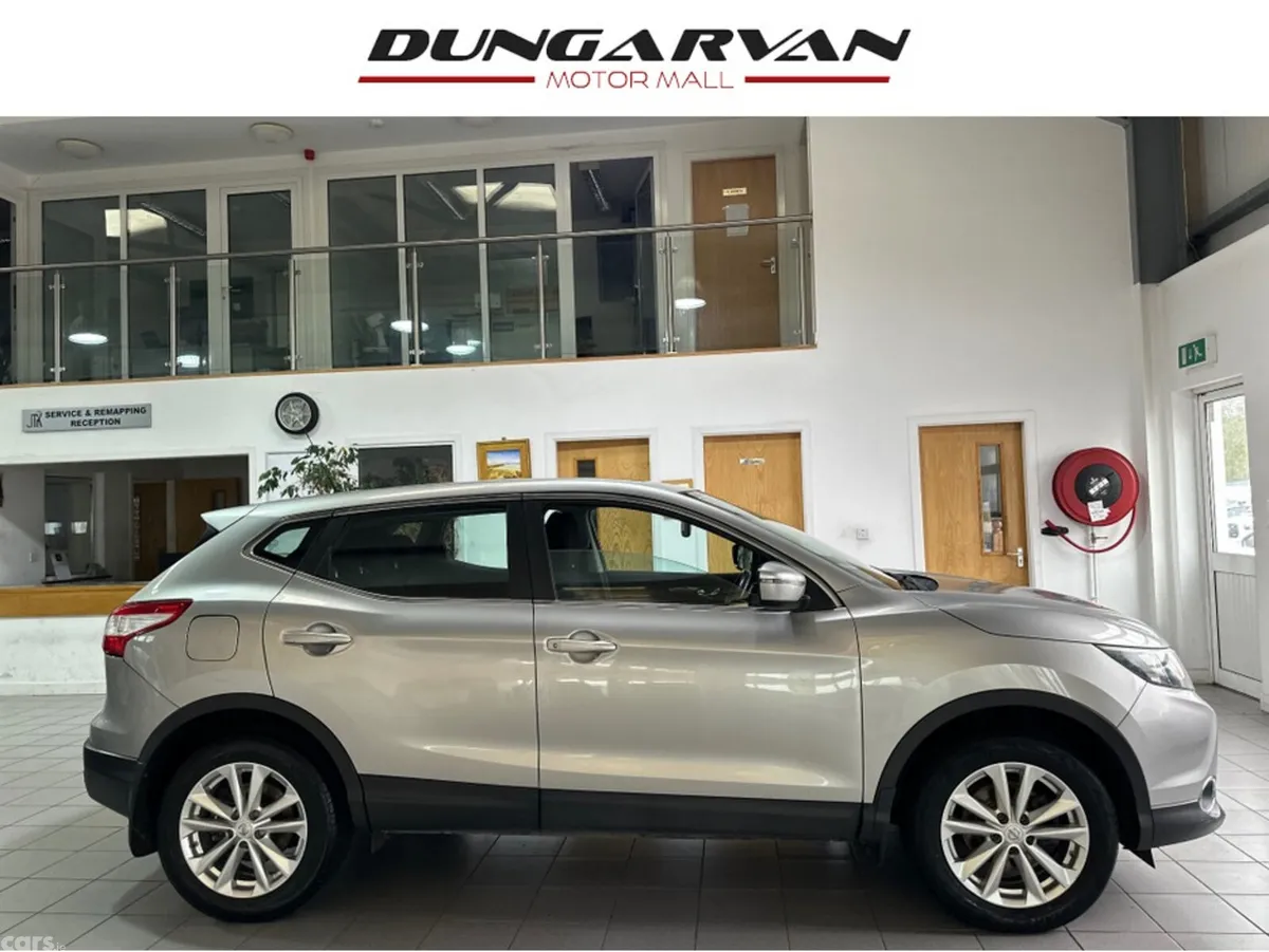 Nissan Qashqai MPV, Petrol, 2015, Silver