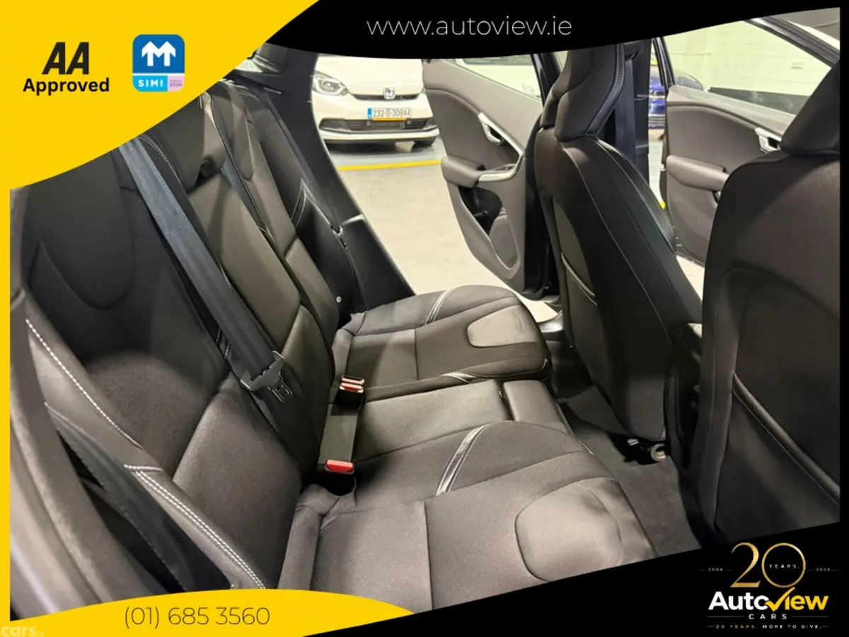 Volvo V40 Hatchback, Petrol, 2019, Black
