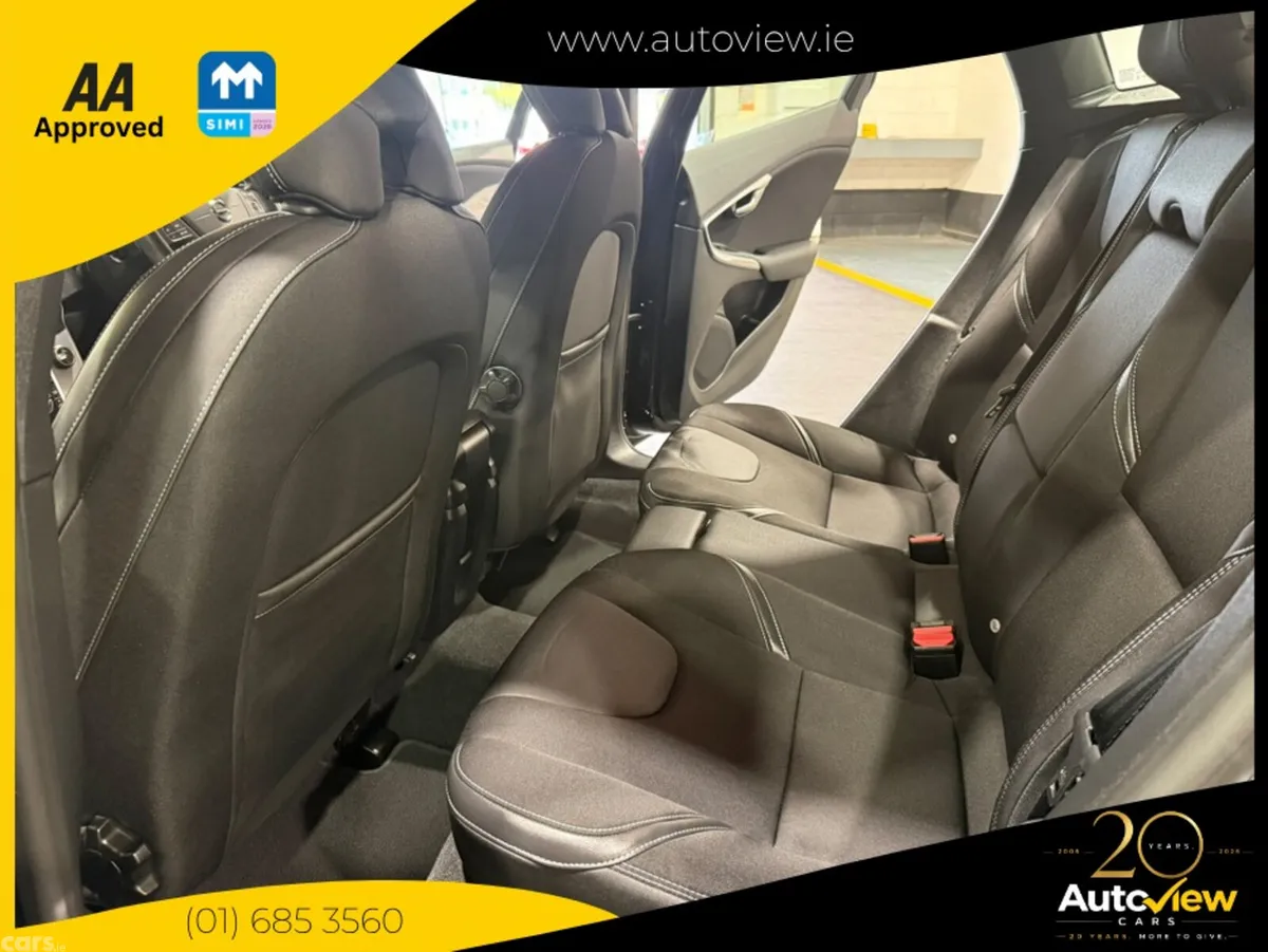 Volvo V40 Hatchback, Petrol, 2019, Black