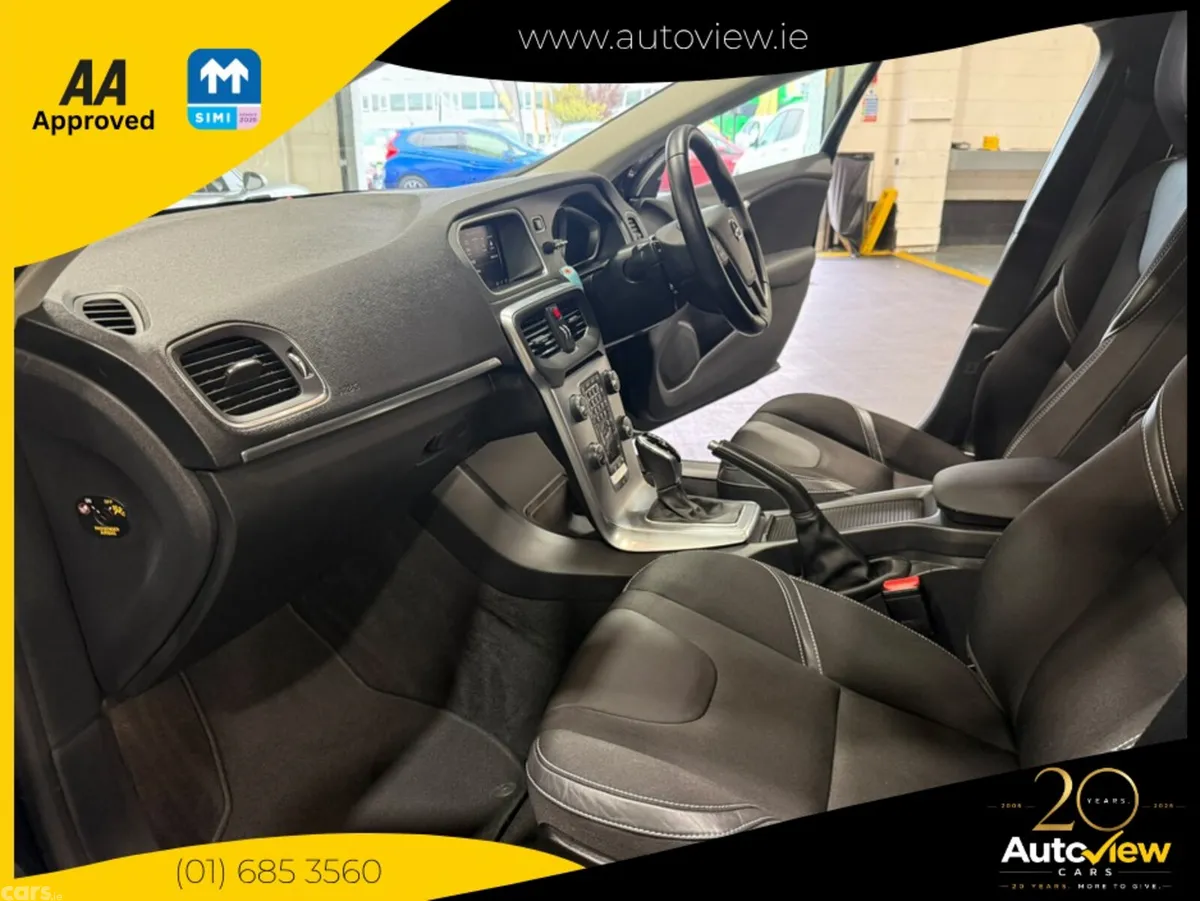 Volvo V40 Hatchback, Petrol, 2019, Black