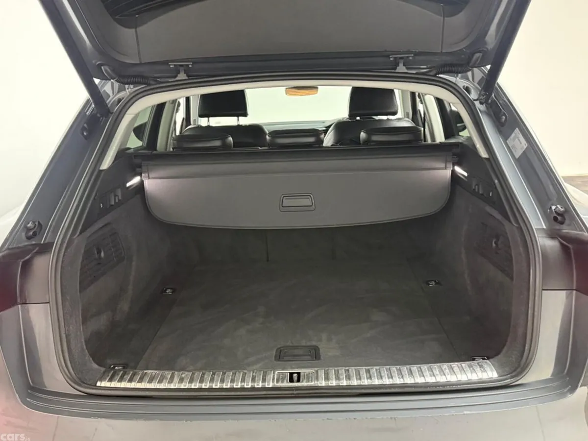 Audi Q8 e-tron SUV, Electric, 2023, Grey