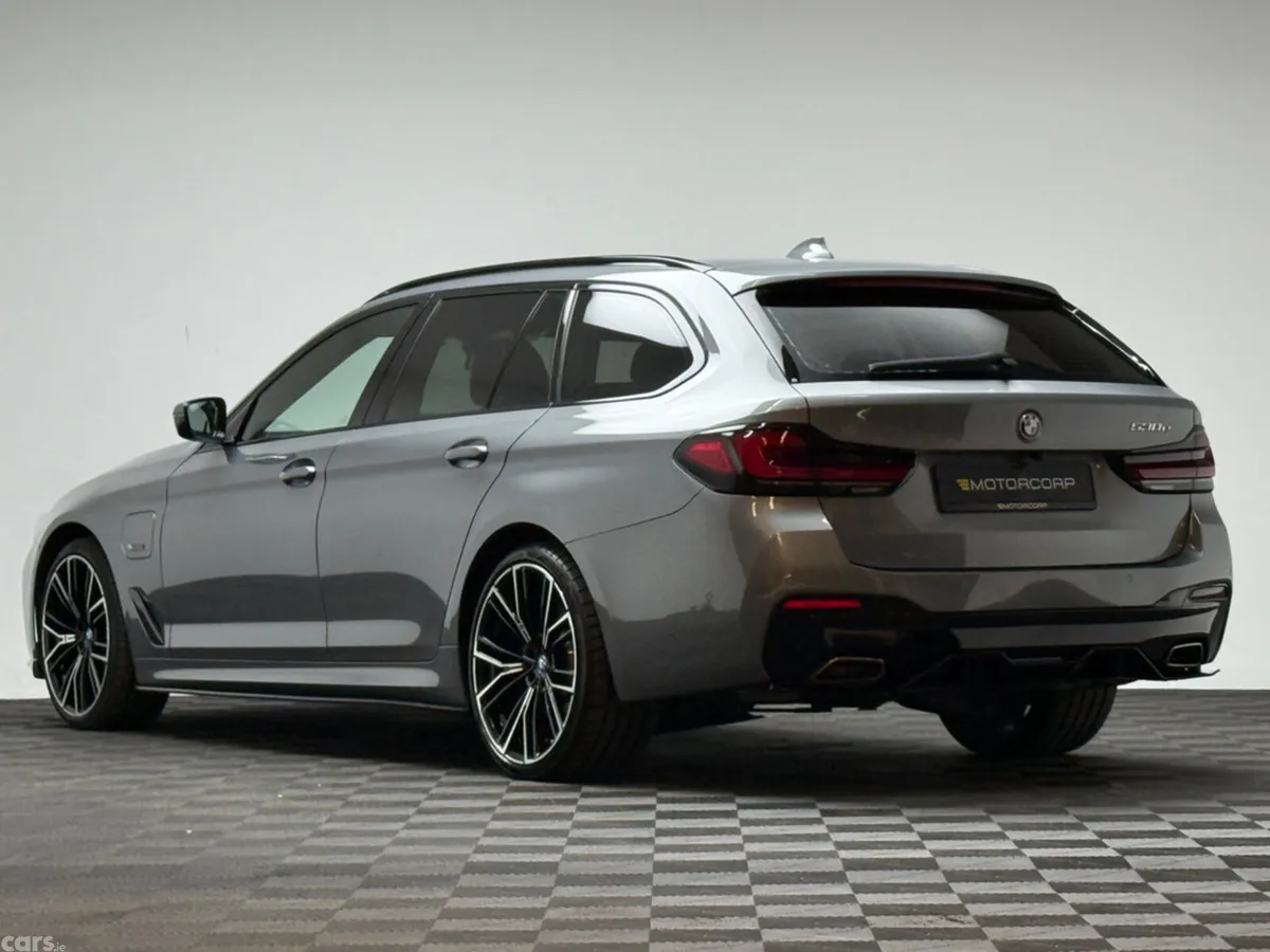 BMW 5-Series Estate, Petrol Plug-in Hybrid, 2024, Grey