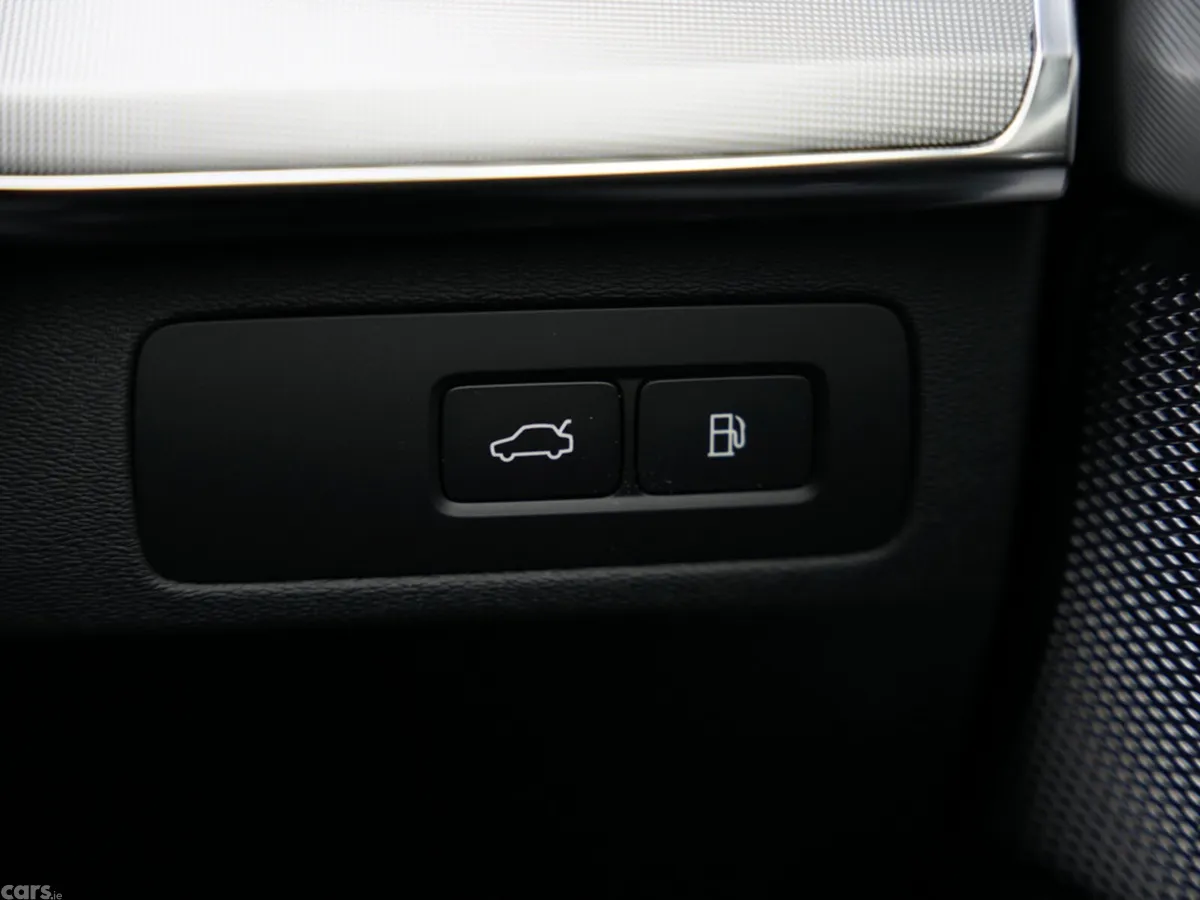 Volvo XC90 SUV, Petrol Hybrid, 2026, Blue
