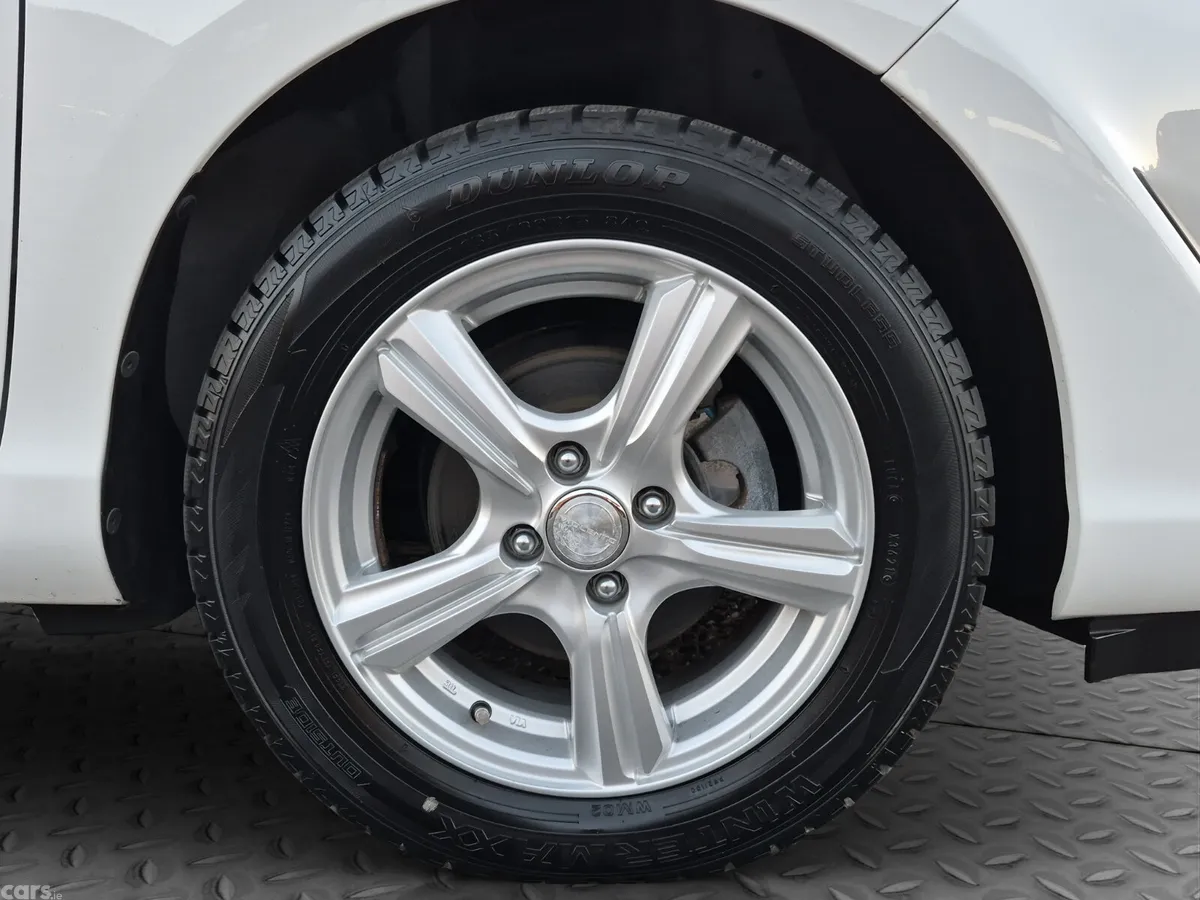Toyota Aqua Hatchback, Petrol Hybrid, 2021, White