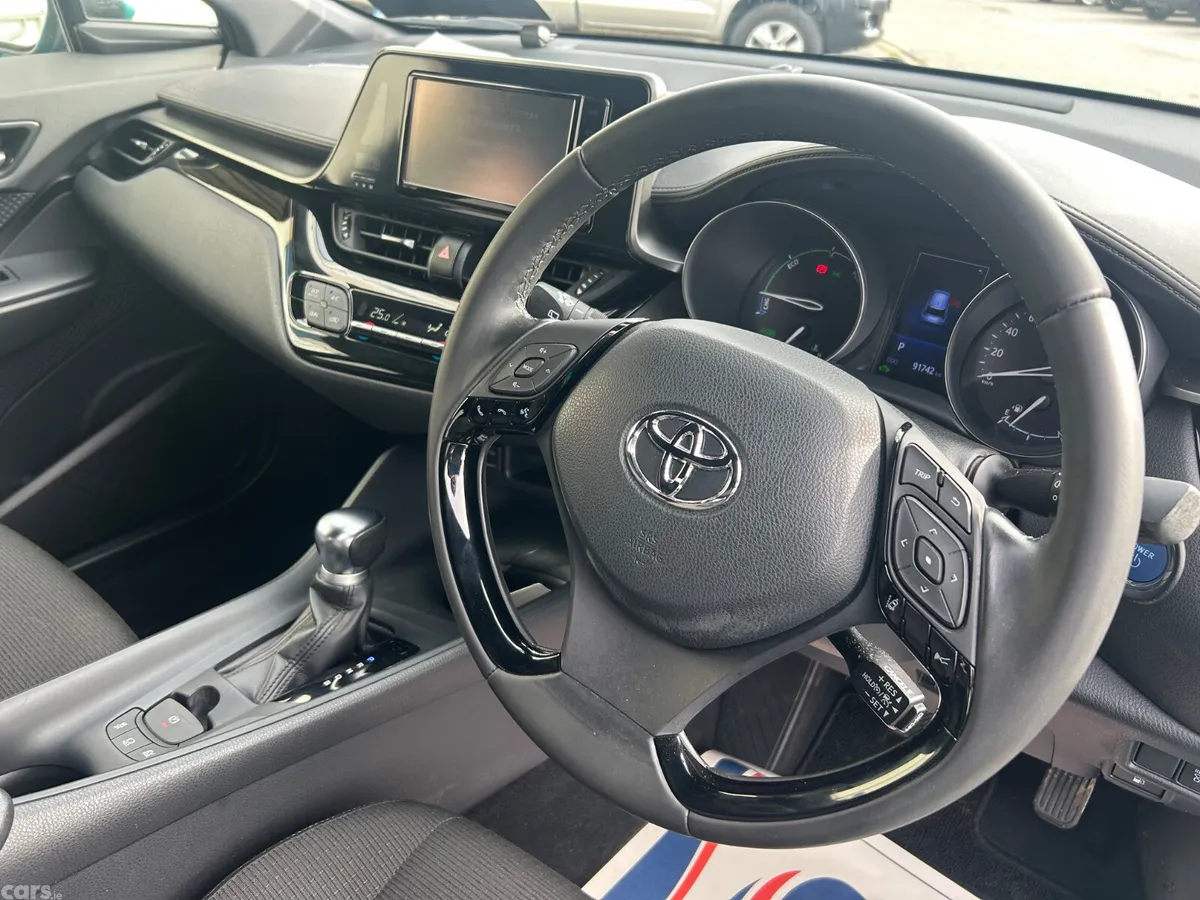 Toyota C-HR SUV, Petrol Hybrid, 2019, Green