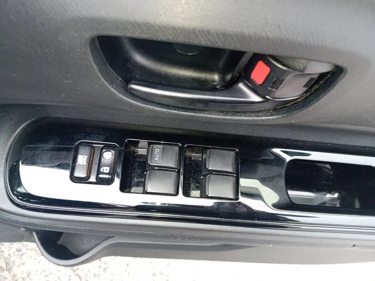 Toyota Aqua Hatchback, Petrol Hybrid, 2018, Silver