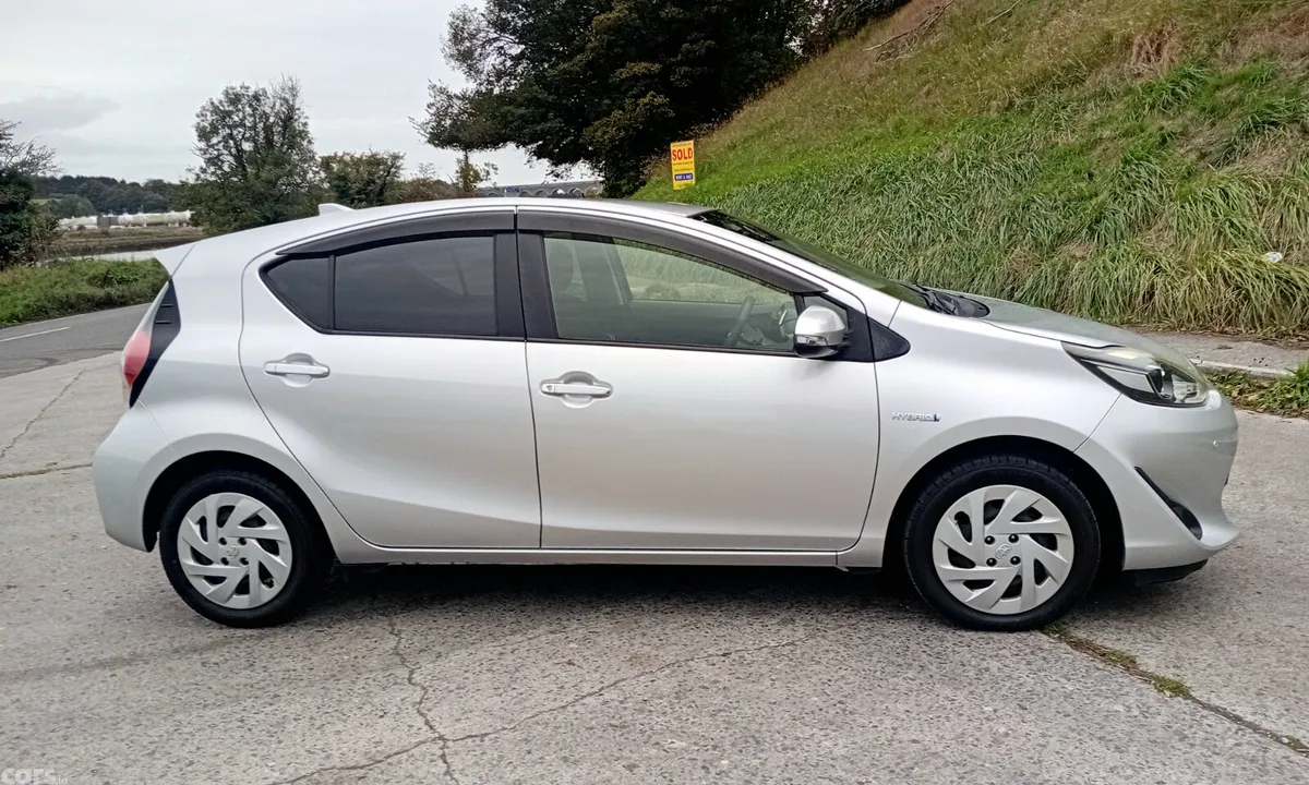 Toyota Aqua Hatchback, Petrol Hybrid, 2018, Silver