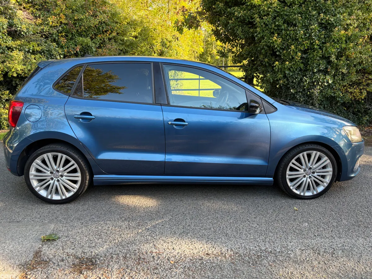 Volkswagen Polo Hatchback, Petrol, 2015, Blue