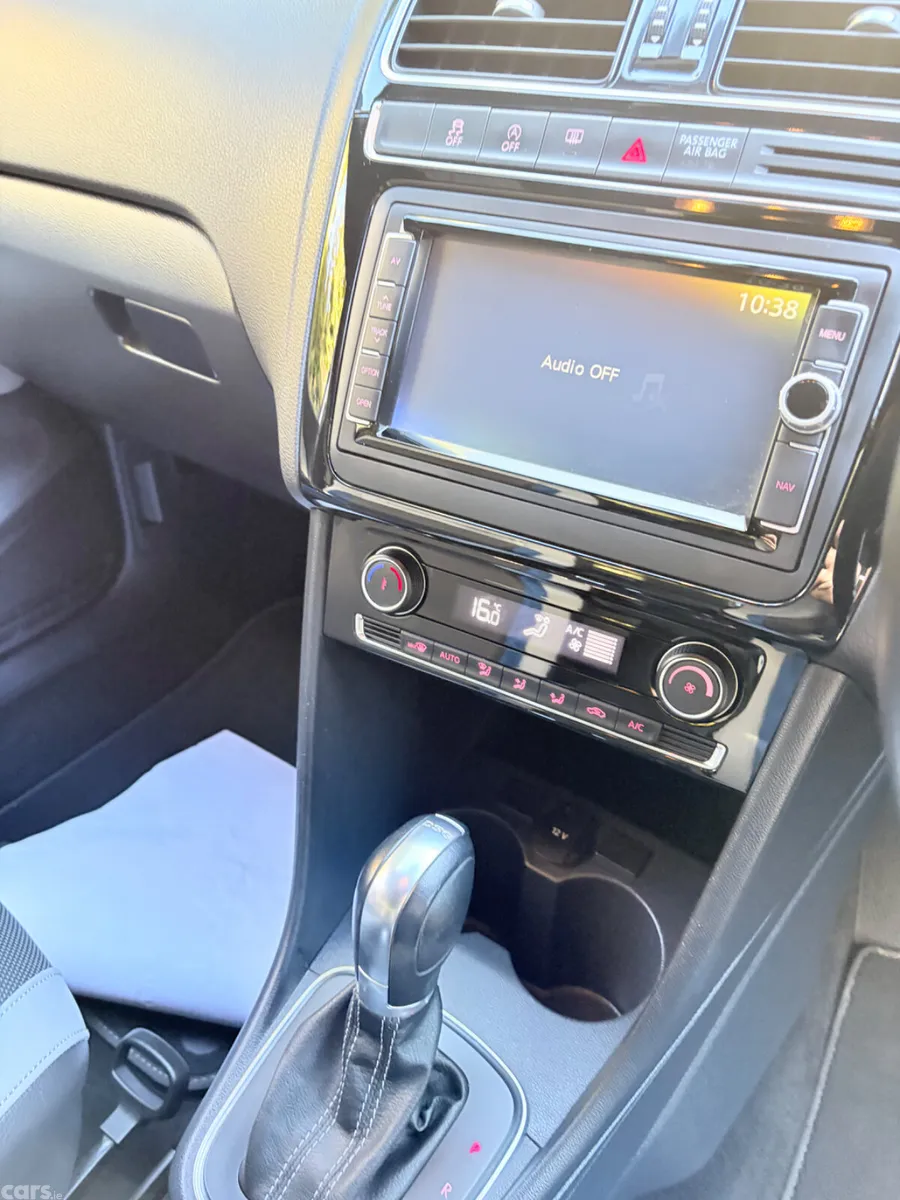 Volkswagen Polo Hatchback, Petrol, 2015, Blue