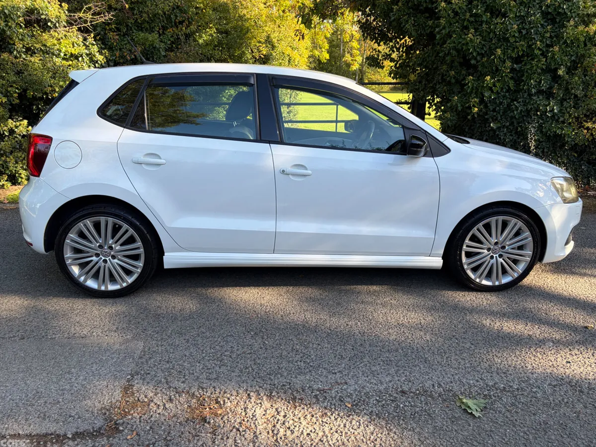 Volkswagen Polo Hatchback, Petrol, 2014, Blue