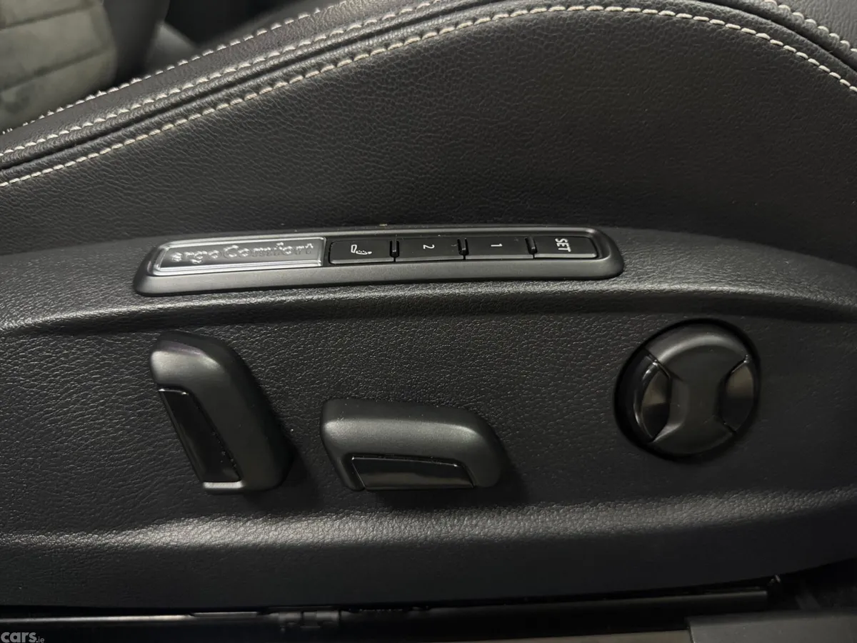 Volkswagen Passat Estate, Diesel, 2022, Grey