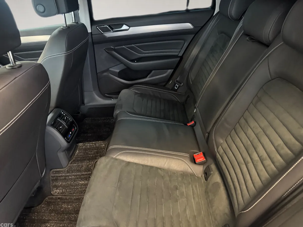 Volkswagen Passat Estate, Diesel, 2022, Grey