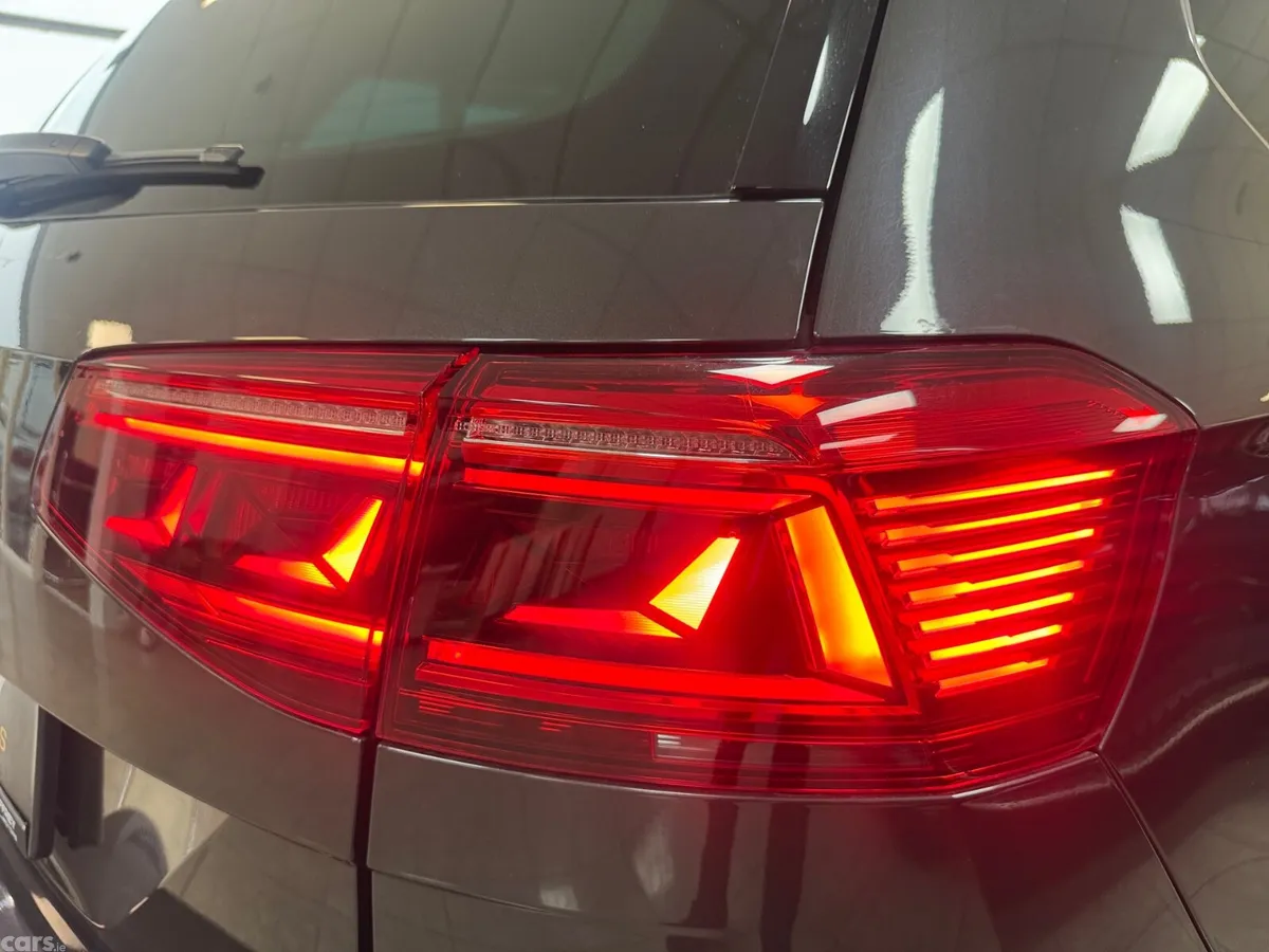 Volkswagen Passat Estate, Diesel, 2022, Grey