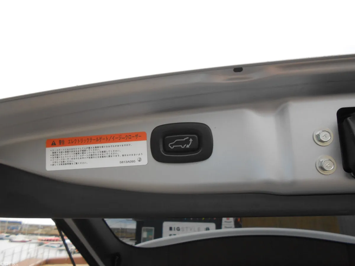Mitsubishi Outlander SUV, Petrol Plug-in Hybrid, 2017, Silver