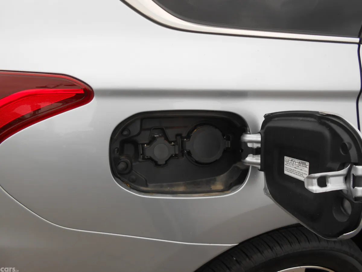 Mitsubishi Outlander SUV, Petrol Plug-in Hybrid, 2017, Silver