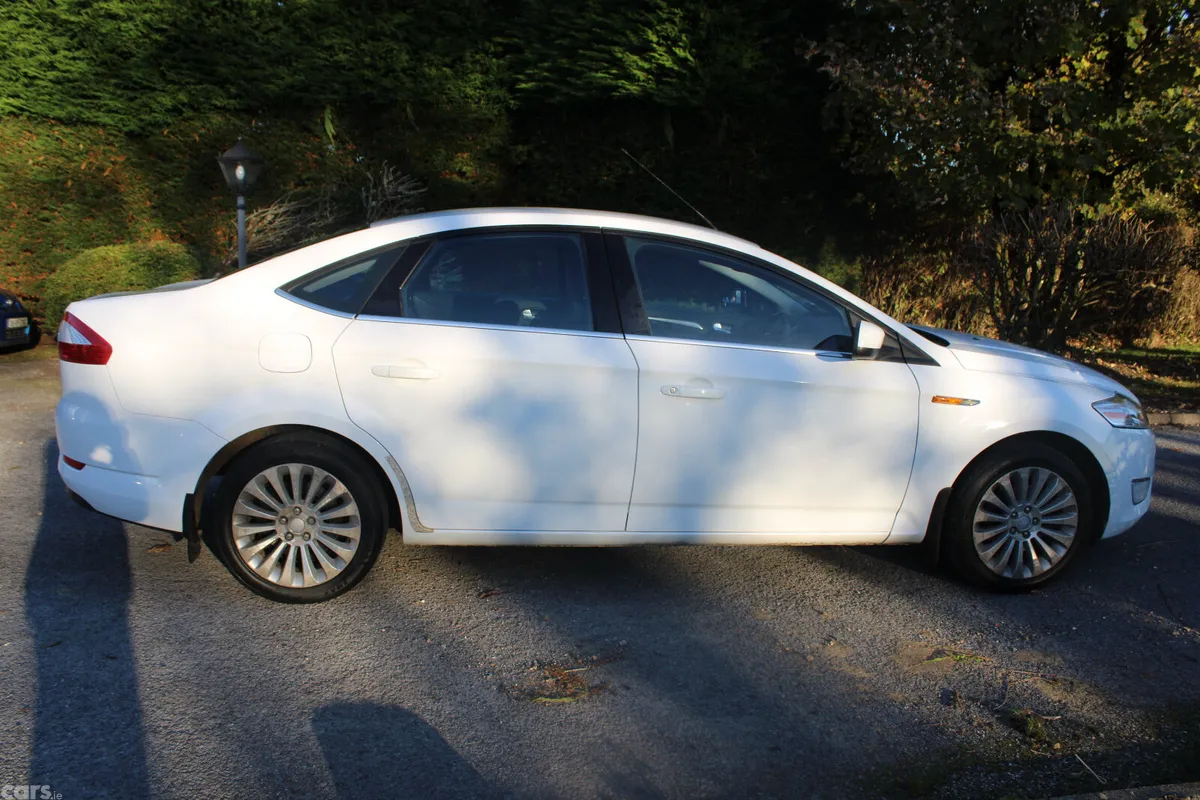 Ford Mondeo Saloon, Diesel, 2008, White