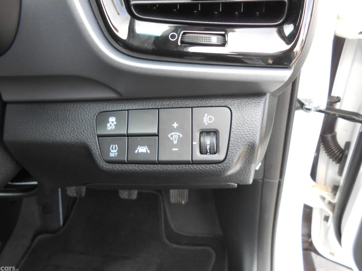 Kia Stonic SUV, Petrol, 2018, White