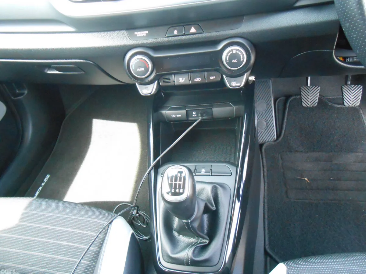 Kia Stonic SUV, Petrol, 2018, White