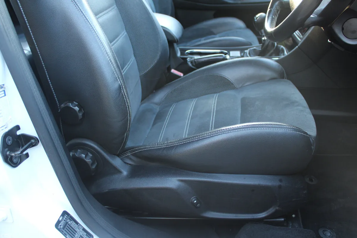 Ford Mondeo Saloon, Diesel, 2008, White