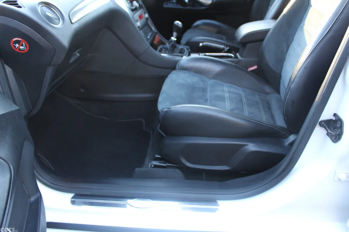 Ford Mondeo Saloon, Diesel, 2008, White