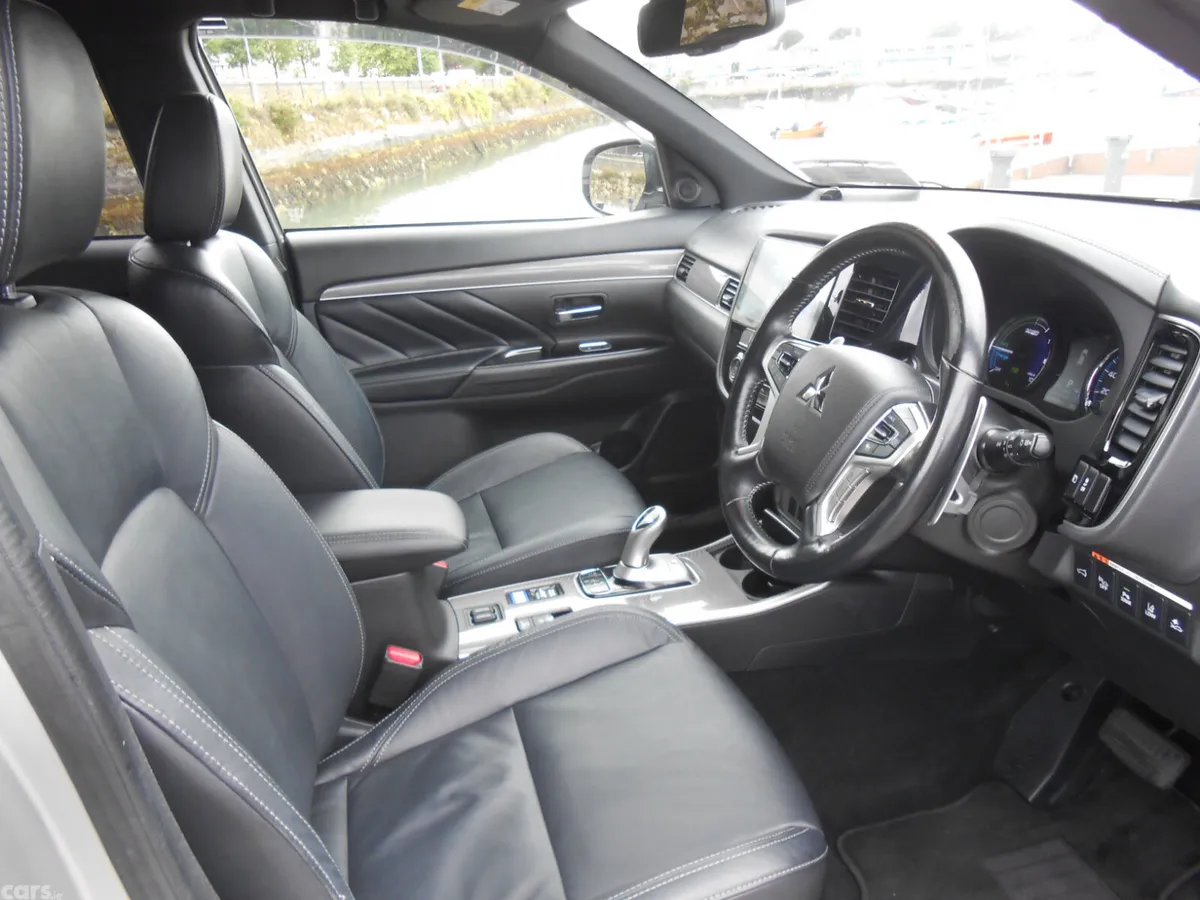 Mitsubishi Outlander SUV, Petrol Plug-in Hybrid, 2019, Silver