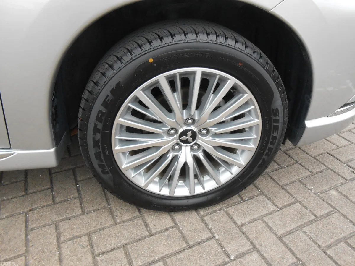 Mitsubishi Outlander SUV, Petrol Plug-in Hybrid, 2019, Silver