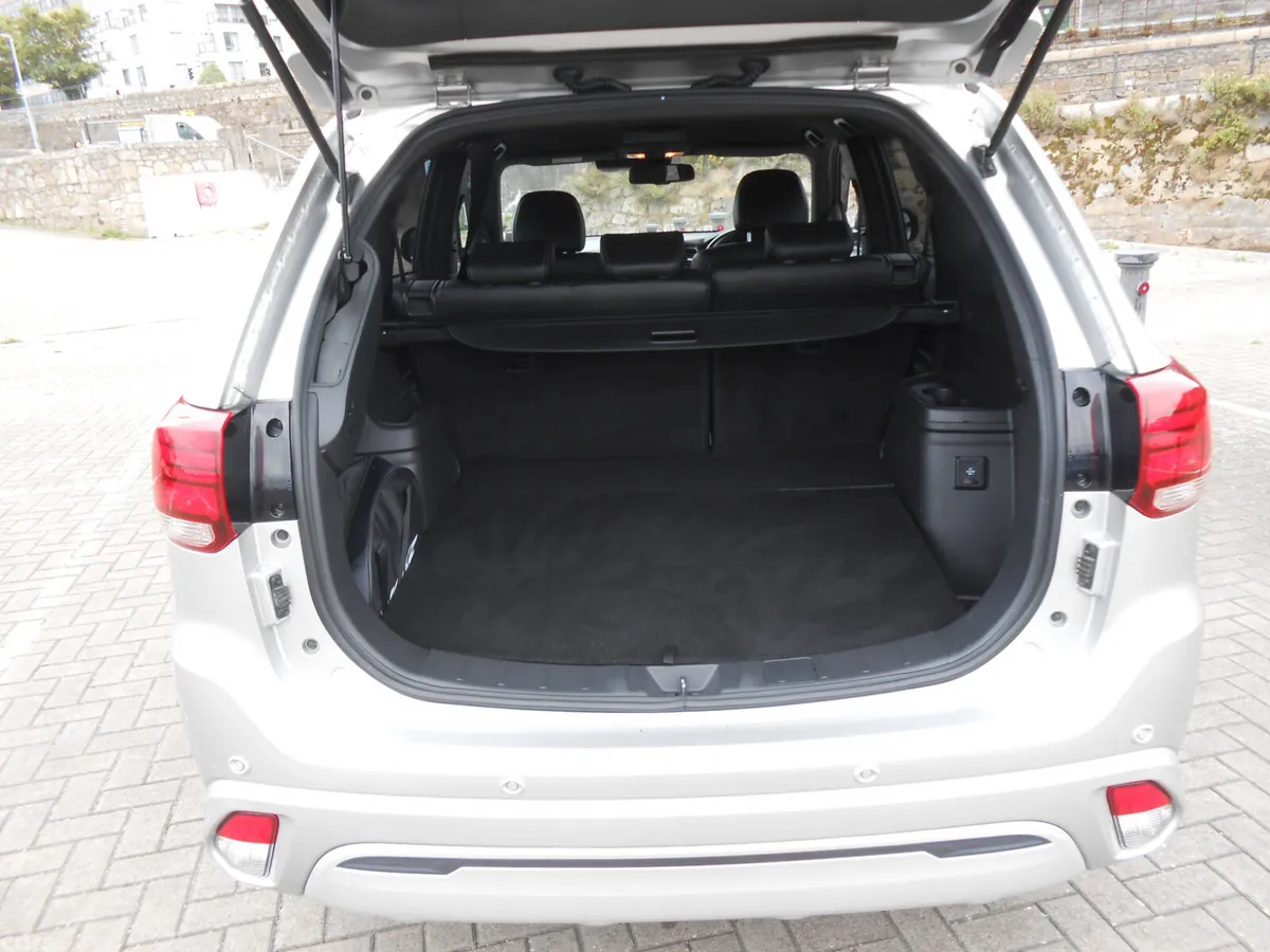 Mitsubishi Outlander SUV, Petrol Plug-in Hybrid, 2019, Silver