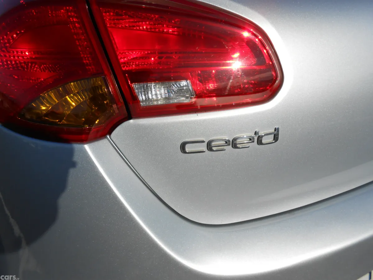 Kia Ceed Hatchback, Petrol, 2017, Grey