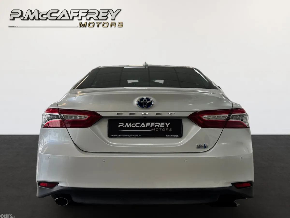 Toyota Camry Saloon, Petrol Hybrid, 2020, White