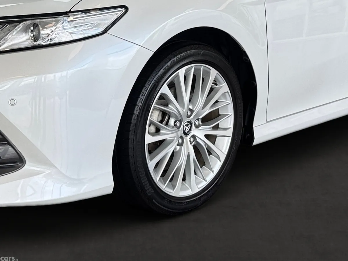 Toyota Camry Saloon, Petrol Hybrid, 2020, White