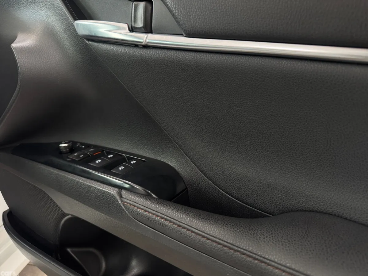 Toyota Camry Saloon, Petrol Hybrid, 2020, White