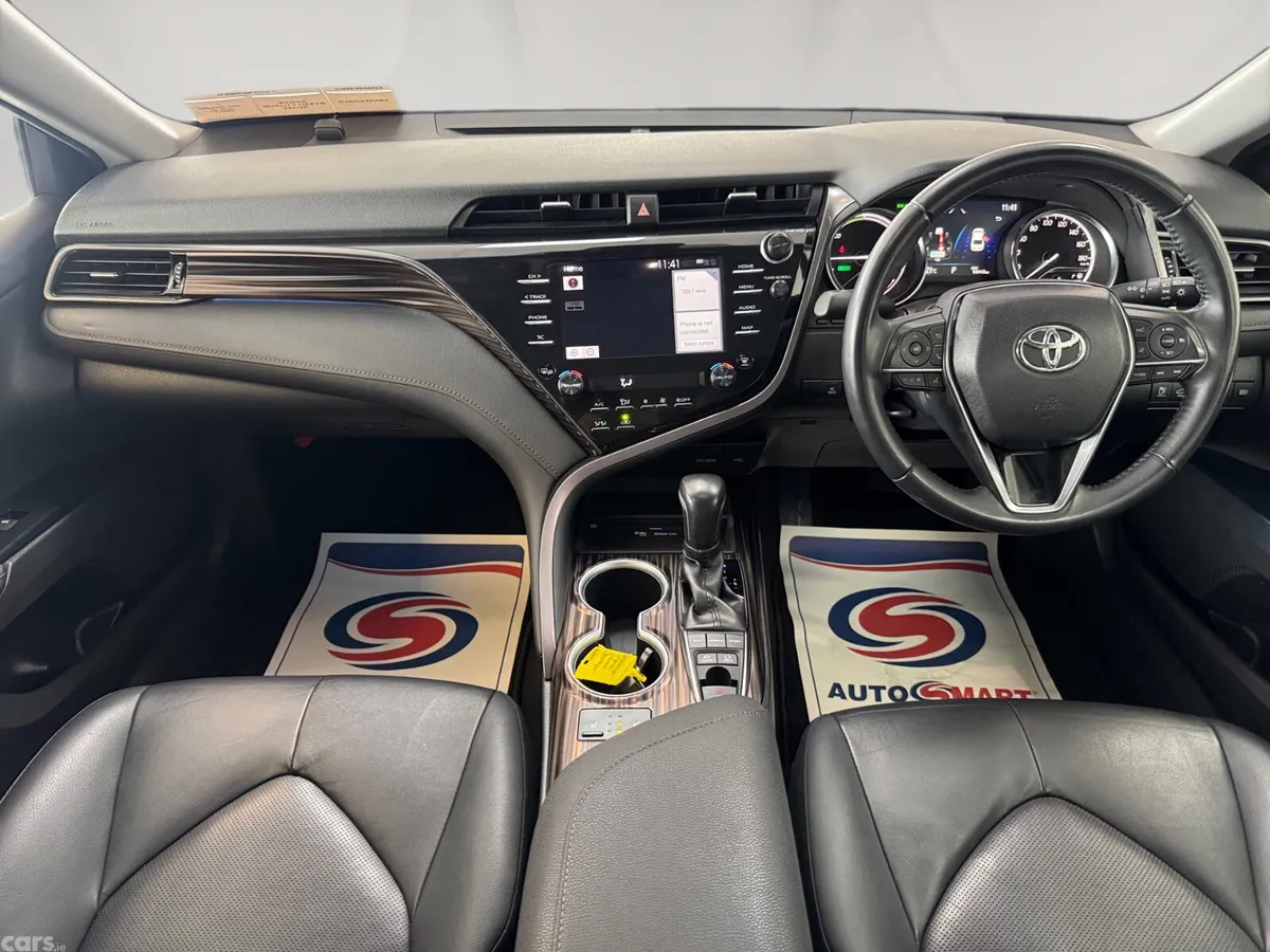 Toyota Camry Saloon, Petrol Hybrid, 2020, White