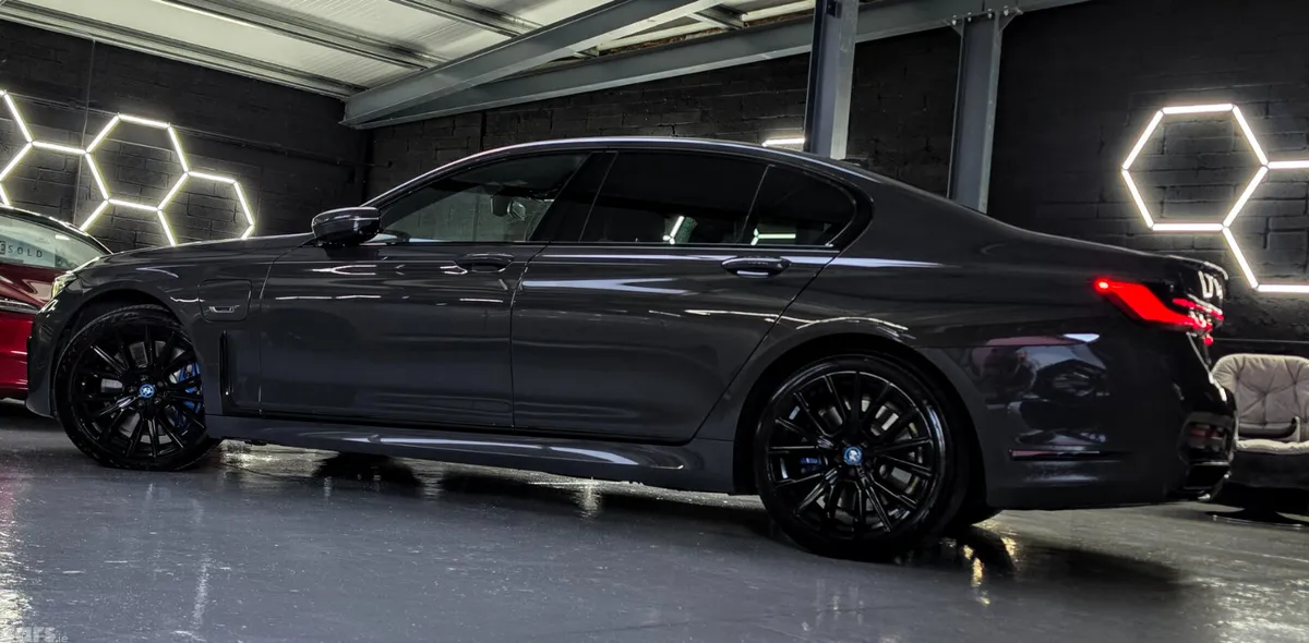 BMW 7-Series Saloon, Petrol Plug-in Hybrid, 2022, Grey