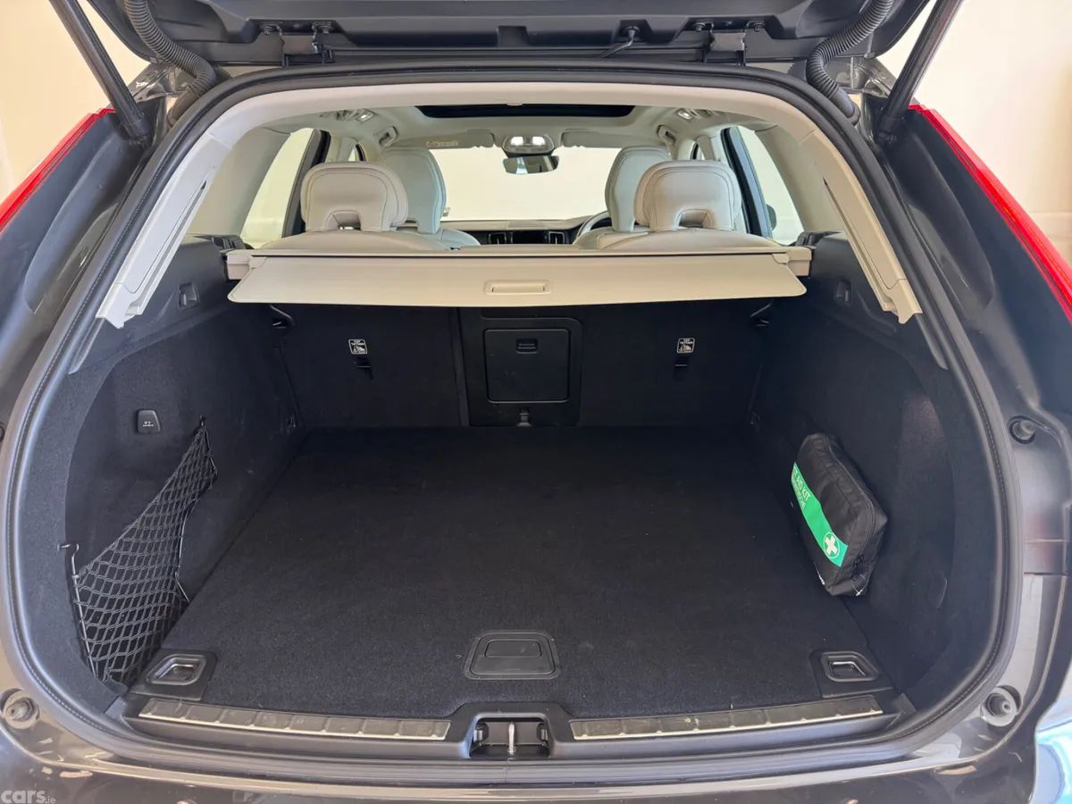 Volvo XC60 SUV, Diesel, 2021, Grey
