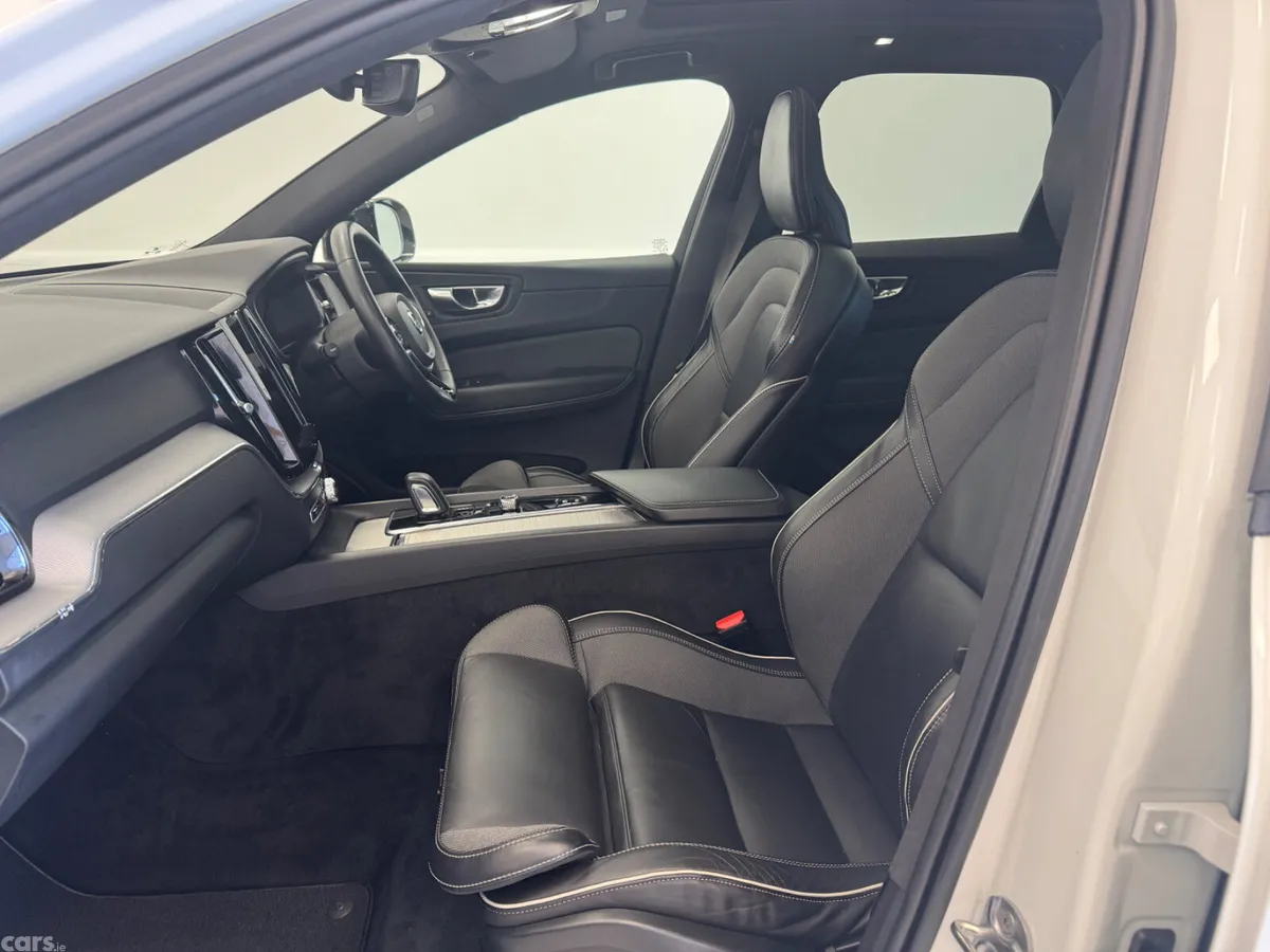 Volvo XC60 SUV, Petrol Plug-in Hybrid, 2022, White