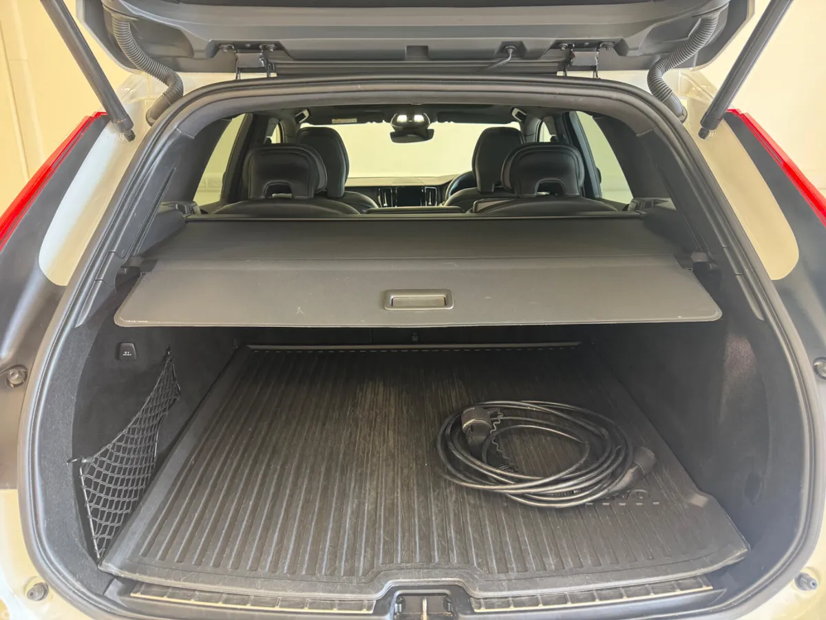 Volvo XC60 SUV, Petrol Plug-in Hybrid, 2022, White