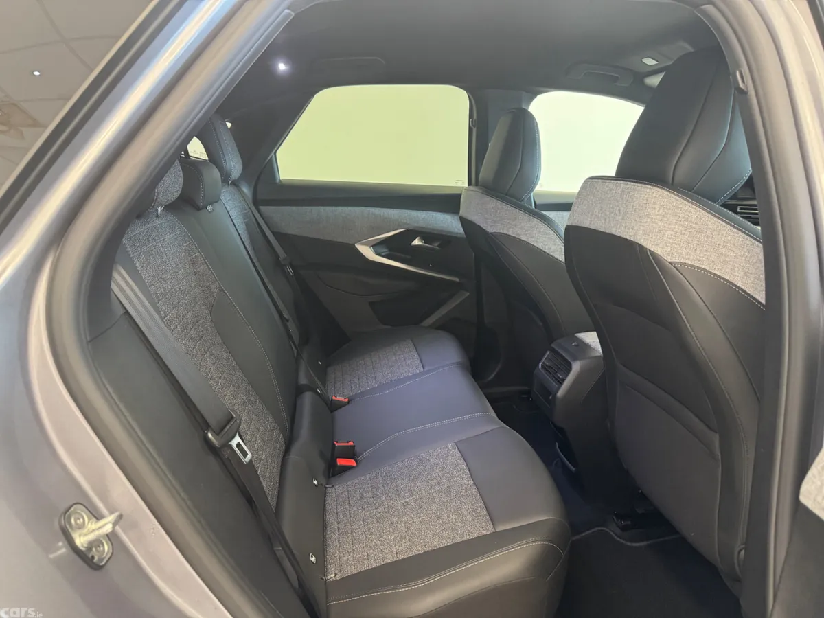 Peugeot 3008 MPV, Petrol, 2025, Grey