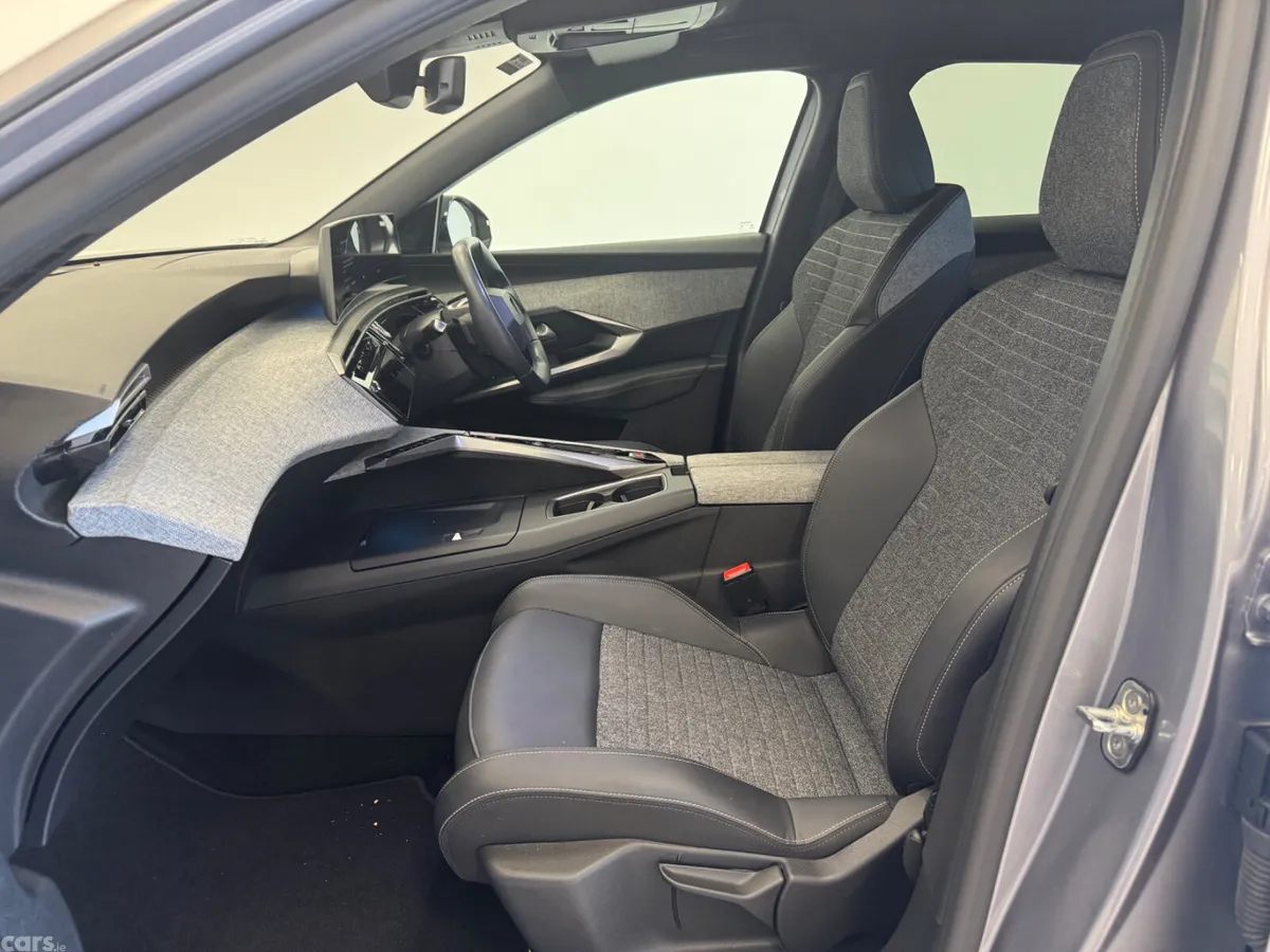 Peugeot 3008 MPV, Petrol, 2025, Grey