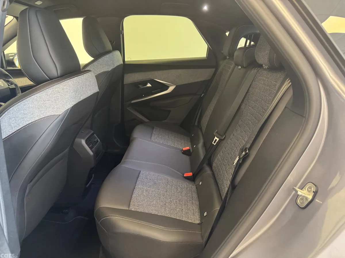 Peugeot 3008 MPV, Petrol, 2025, Grey
