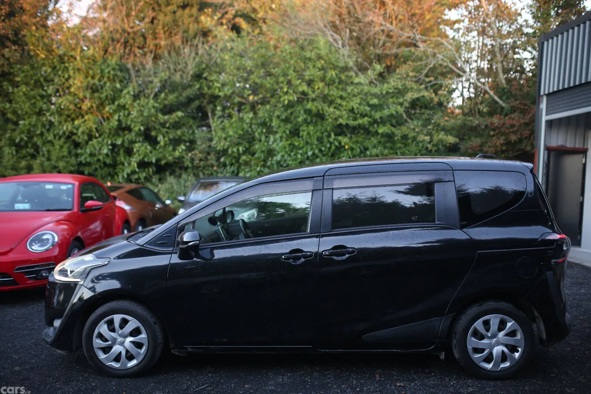 Toyota Sienta Estate, Petrol, 2018, Black