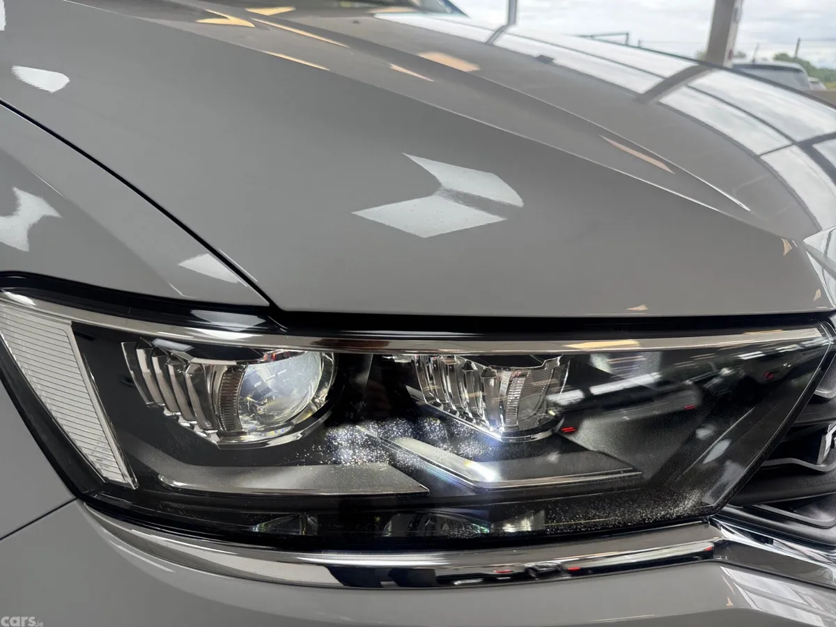 Volkswagen T-Roc SUV, Diesel, 2021, White
