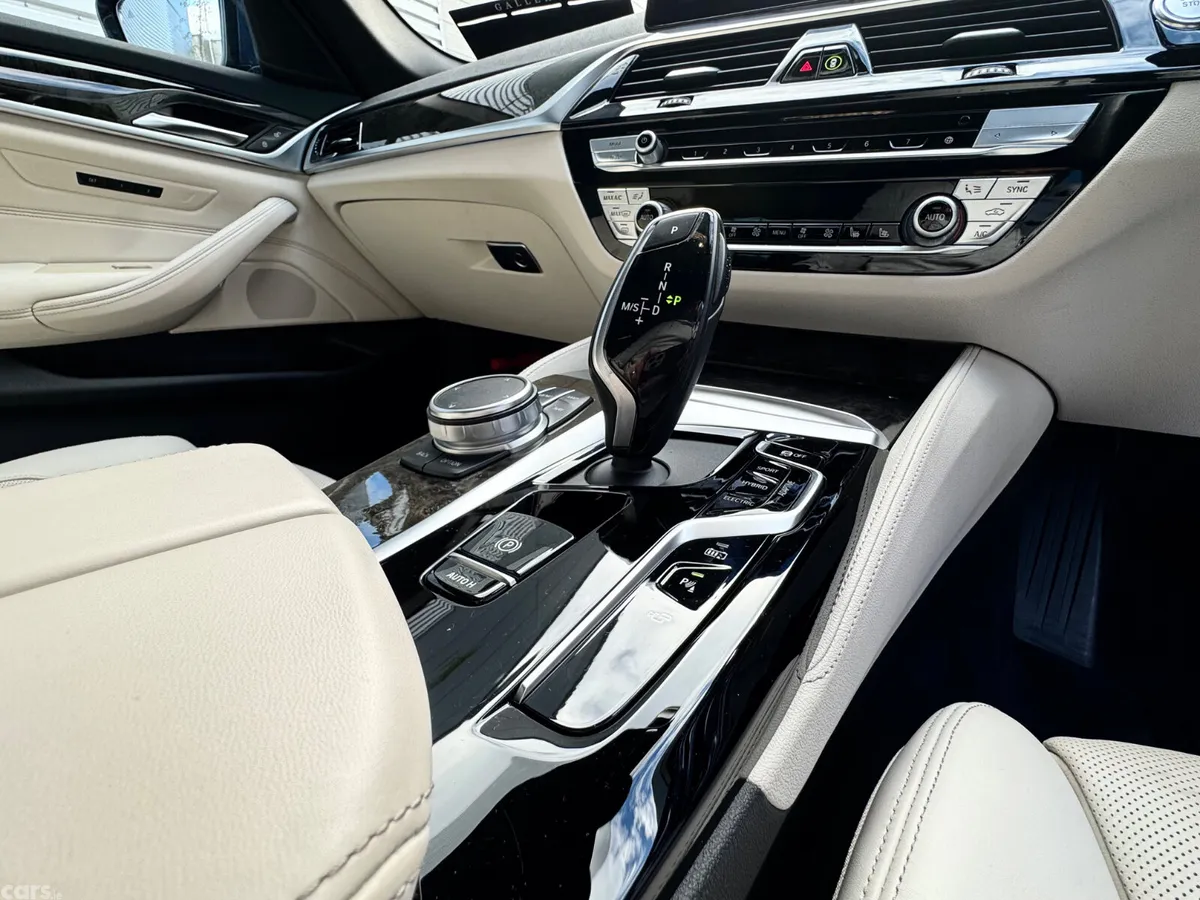 BMW 5-Series Saloon, Petrol Plug-in Hybrid, 2021, Blue
