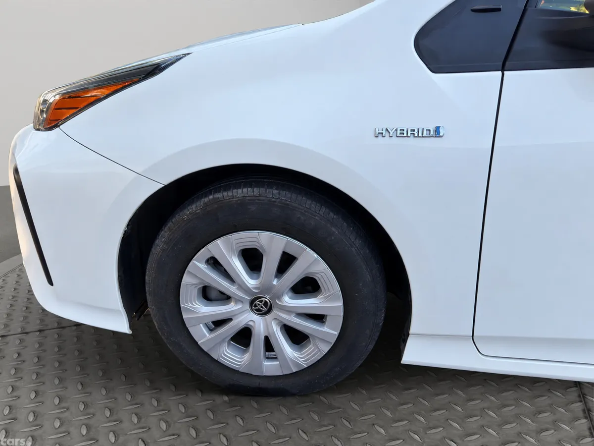 Toyota Prius Hatchback, Petrol Hybrid, 2019, White