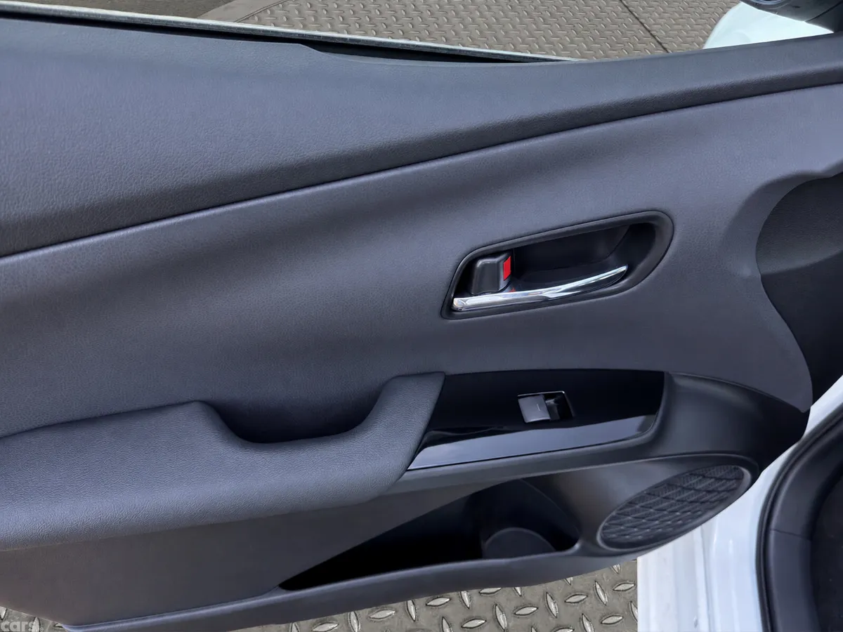 Toyota Prius Hatchback, Petrol Hybrid, 2019, White