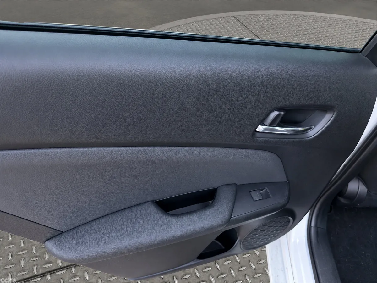 Toyota Prius Hatchback, Petrol Hybrid, 2019, White