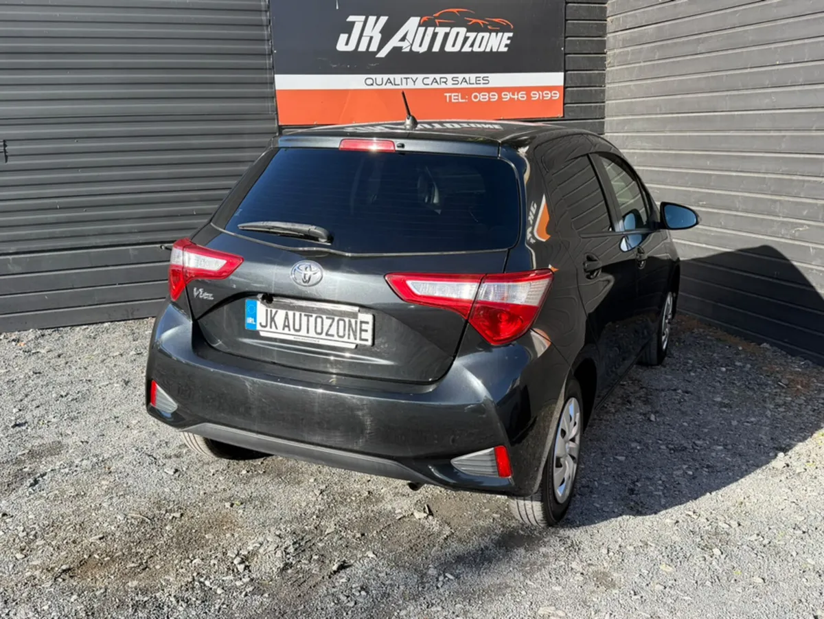 Toyota Yaris Hatchback, Petrol, 2017, Black