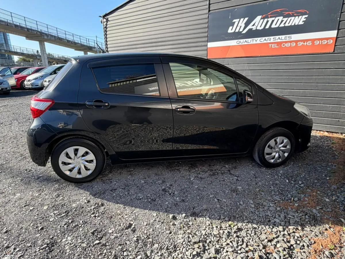 Toyota Yaris Hatchback, Petrol, 2017, Black