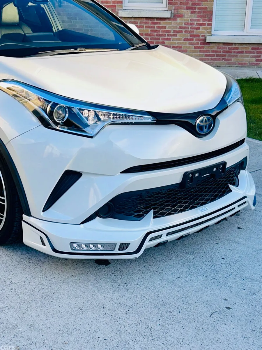 Toyota C-HR SUV, Petrol Hybrid, 2017, White
