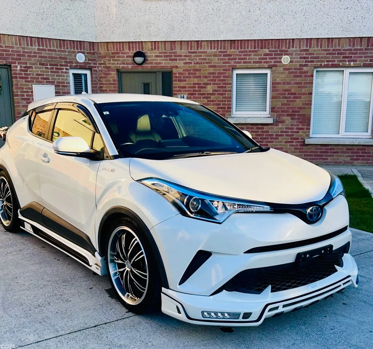 Toyota C-HR SUV, Petrol Hybrid, 2017, White