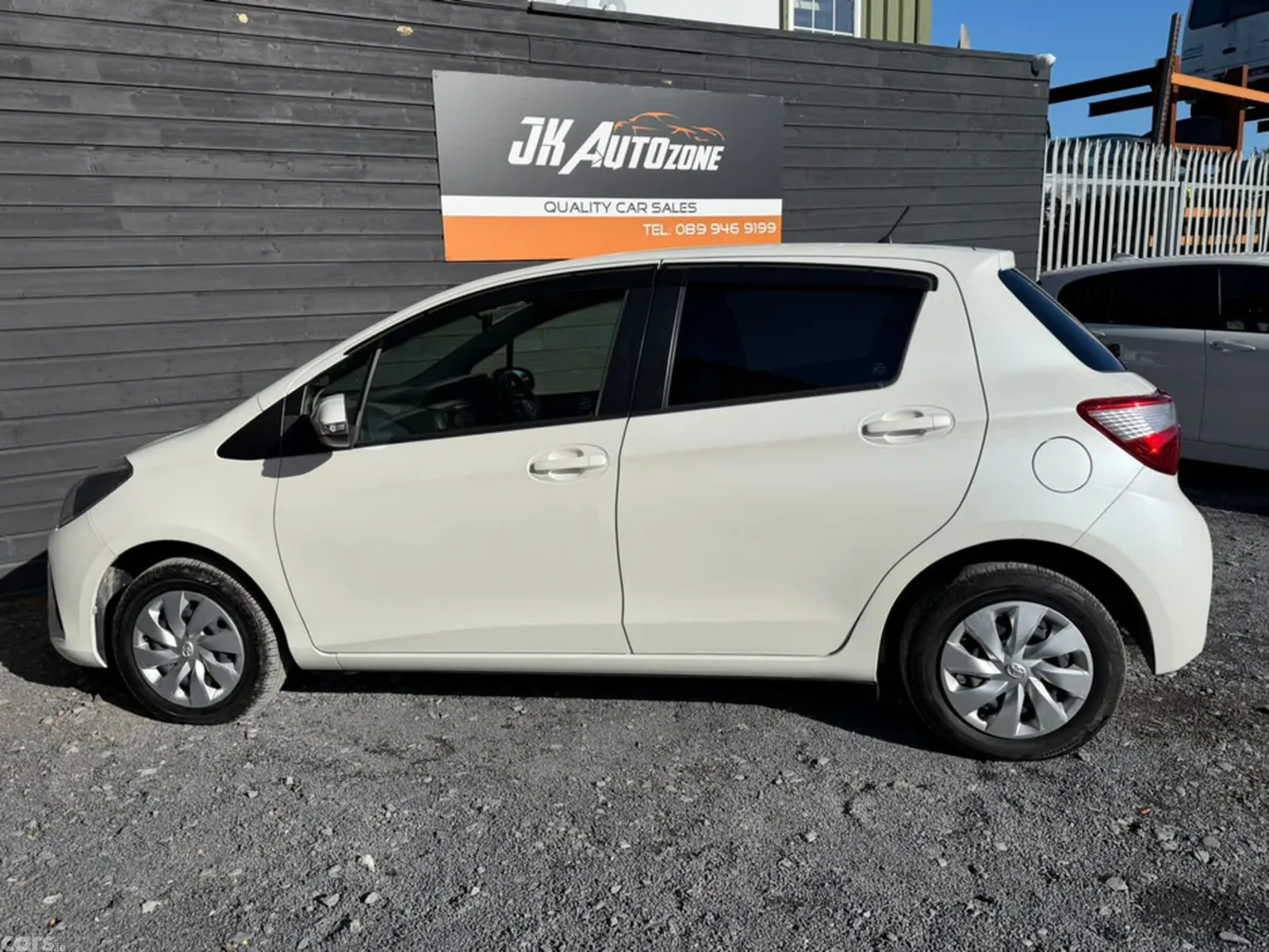 Toyota Yaris Hatchback, Petrol, 2017, White